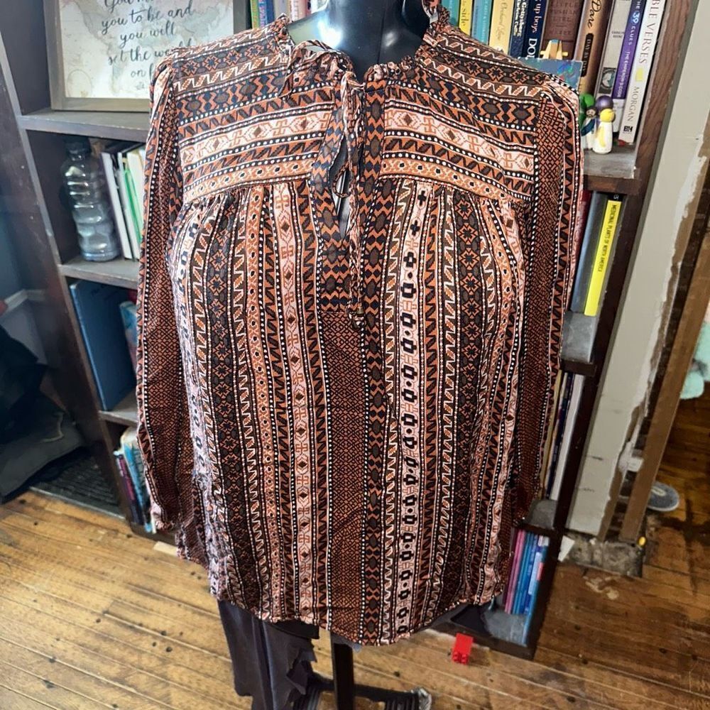 Daniel Rainn 1x 70’s look keyhole tie neck boho flowy blouse